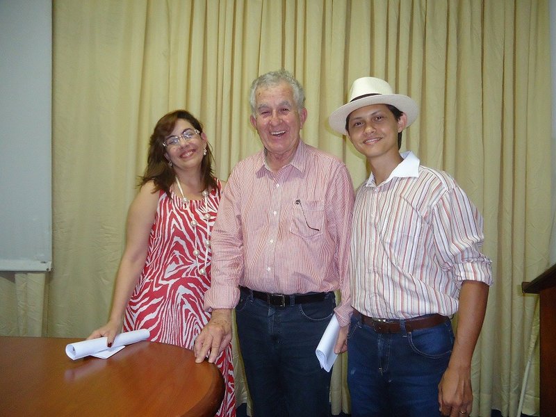 Ao lado de minha querida orientadora, a escritora e professora Dr.ª Ivana Ferrante, e do escritor e professor Dr. João Adolfo Hansen.
